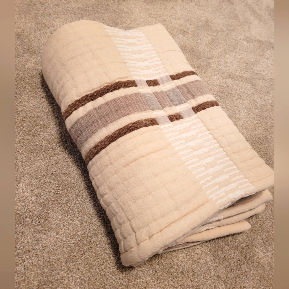 Berkshire Home Decor Textured Gauze Stiped Blanket 51"x71"